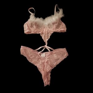 New Med Lingerie Pink Lace and faux fur